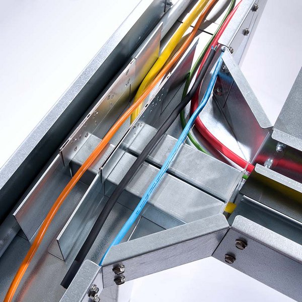 Industrial trunking for large volumes of cables and long distances •  PFLITSCH
