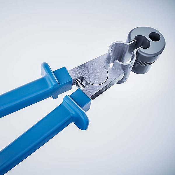 PFLITSCH spreader pliers used to expand the slit sealing insert so that cables can be inserted